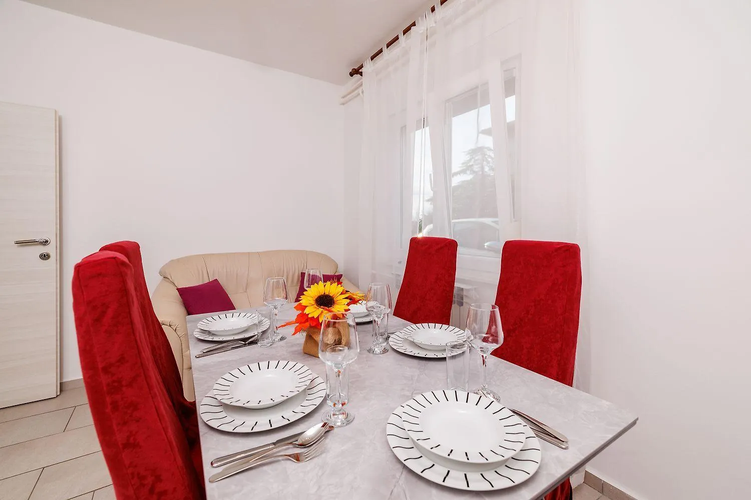 Charmantes Apartment Nur 250 Meter Zum Sandstrand Mit Privater Terrasse, Liegen, Grill Crikvenica