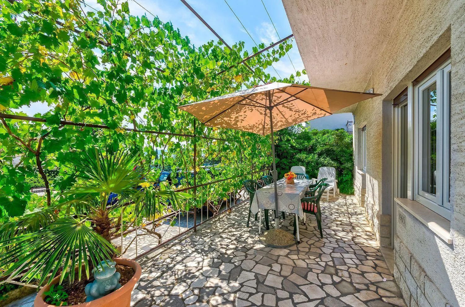 Charmantes Apartment Nur 250 Meter Zum Sandstrand Mit Privater Terrasse, Liegen, Grill Crikvenica 0*,  Croatia