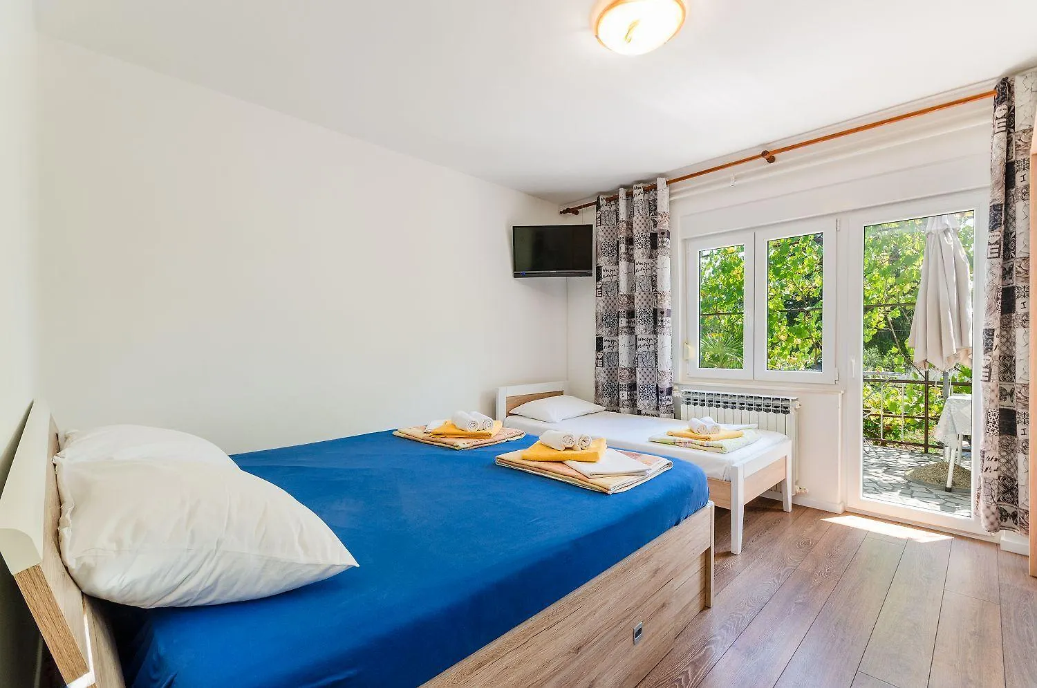Charmantes Apartment Nur 250 Meter Zum Sandstrand Mit Privater Terrasse, Liegen, Grill Crikvenica