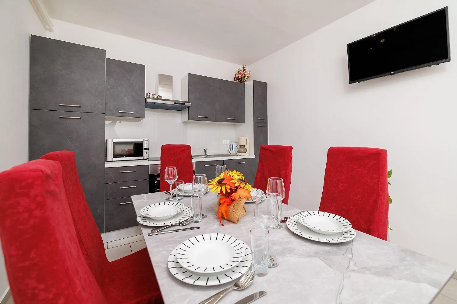 Charmantes Apartment Nur 250 Meter Zum Sandstrand Mit Privater Terrasse, Liegen, Grill Crikvenica