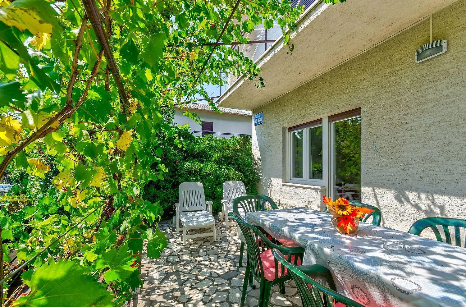 Charmantes Apartment Nur 250 Meter Zum Sandstrand Mit Privater Terrasse, Liegen, Grill Crikvenica